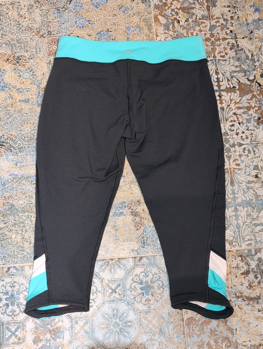 Lululemon Crops - Picture 3 of 5